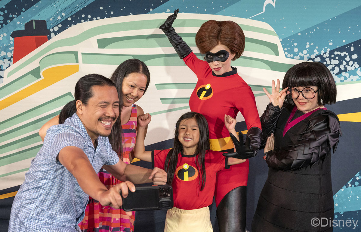 DCL Fantasy Pixar Day Meet The Incredibles