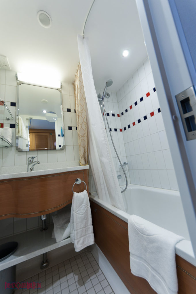 Disney Dream Stateroom 9648 Split Bath - Shower