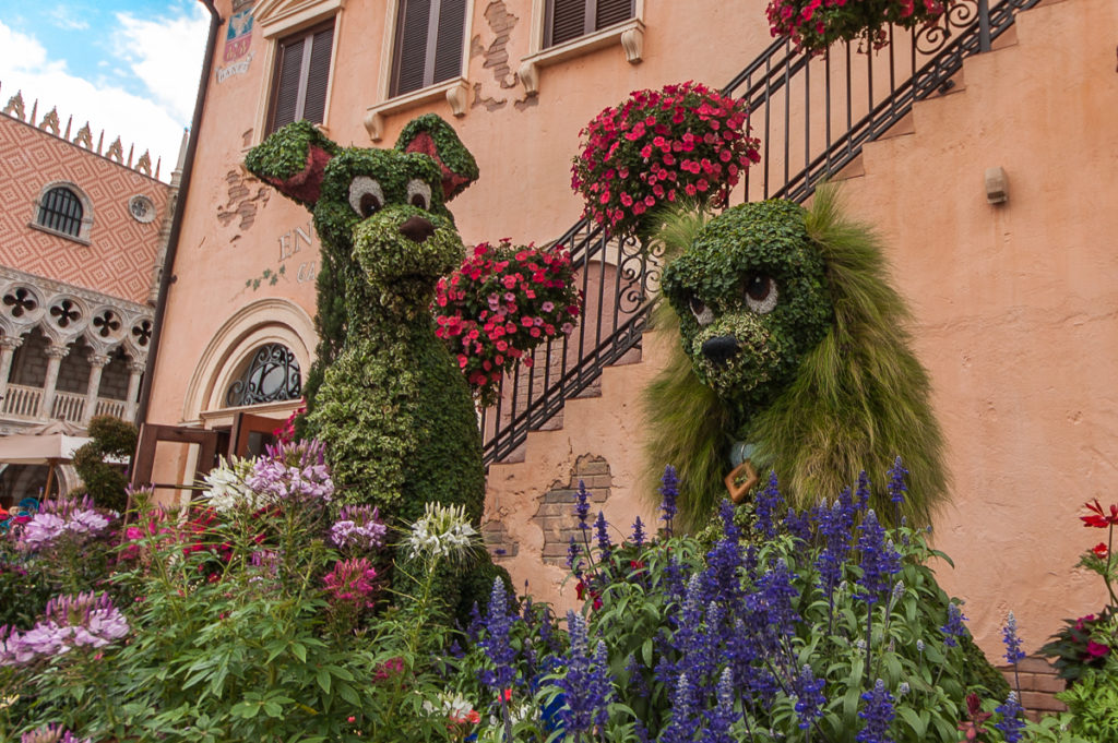 Italy Pavilion's Lady And The Tramp Topiary
