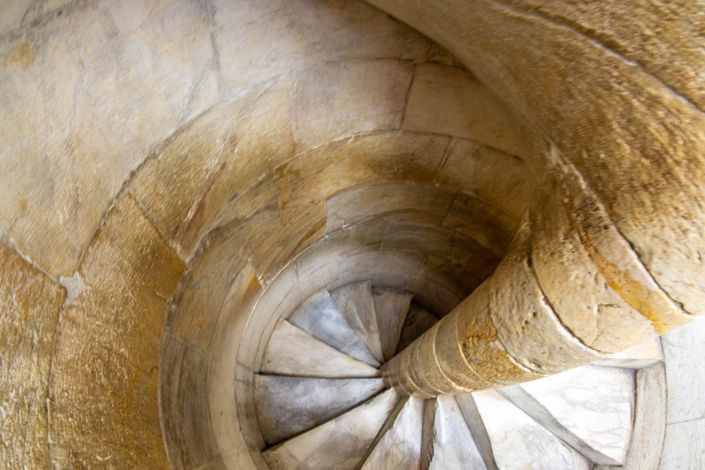 LV100 Leaning Tower Of Pisa Spiral Staircase