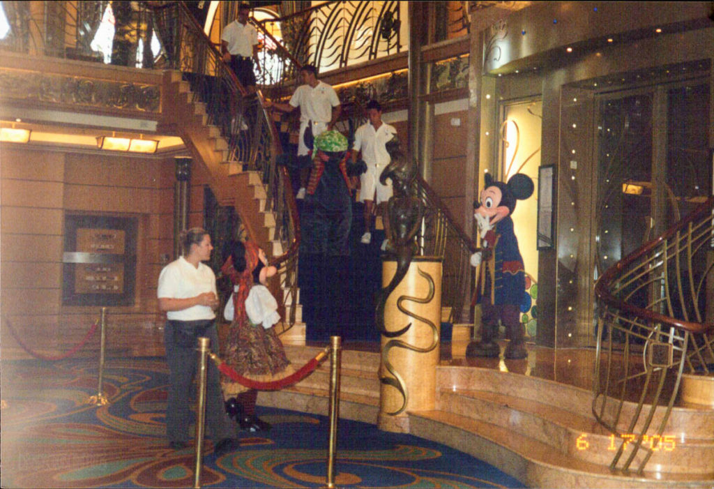 Disney Wonder Pirate Mickey Mnnie