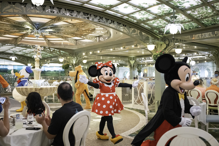 DCL Enchanting Entertainment Dinner Mickey Minnie