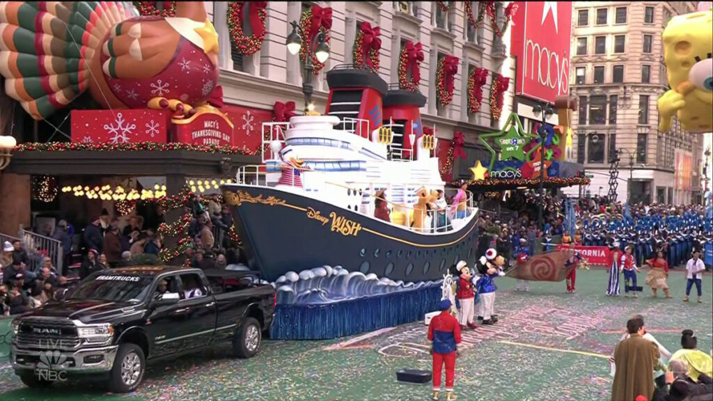 Macy Thanksgiving Parade DCL Wish 2022 1