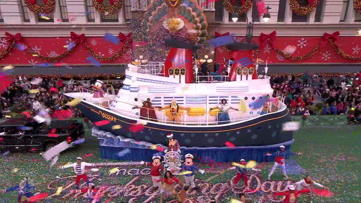 Macy Thanksgiving Parade DCL Wish 2022 13