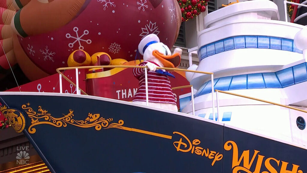 Macy Thanksgiving Parade DCL Wish 2022 3