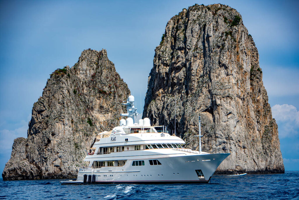 Capri Faraglioni FLAG Tommy Hilfiger Yacht