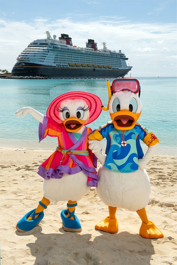 DCL Beach Wear Castaway Cay Donald Daisy Duck