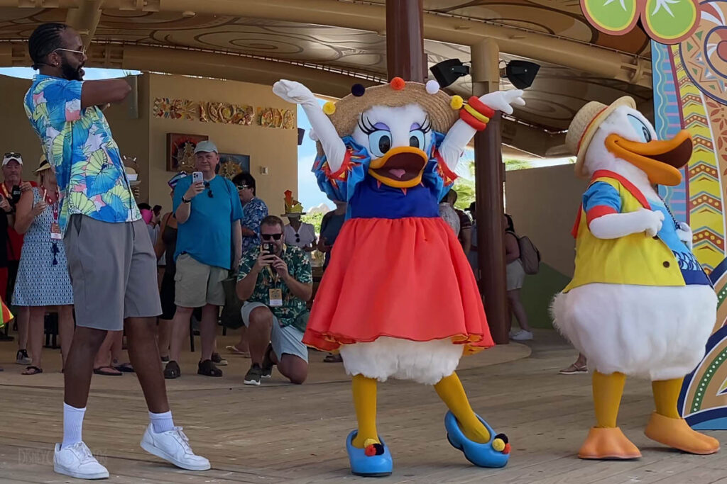 Lookout Cay RUSH! A Junkanoo Celebration Mickey Minnie Donald Da
