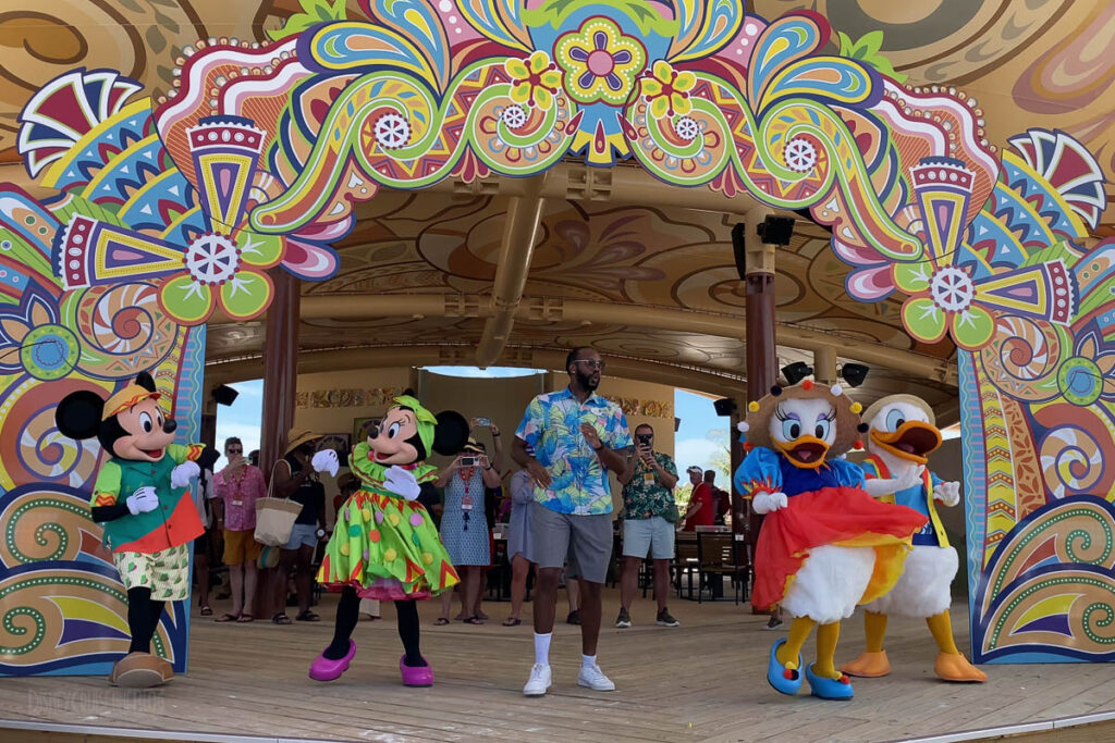 Lookout Cay RUSH! A Junkanoo Celebration Mickey Minnie Donald Da